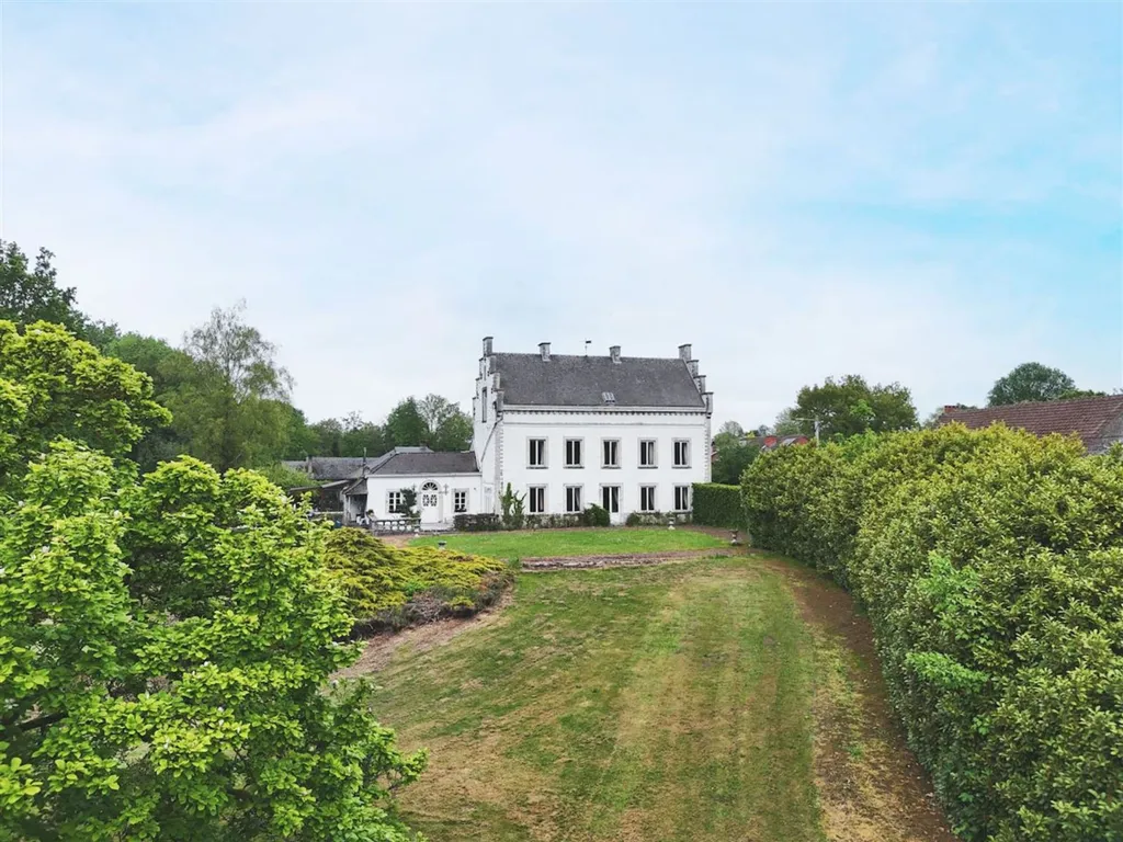 Õhuvaade - Historic Manor with Development Potential in Jodoigne