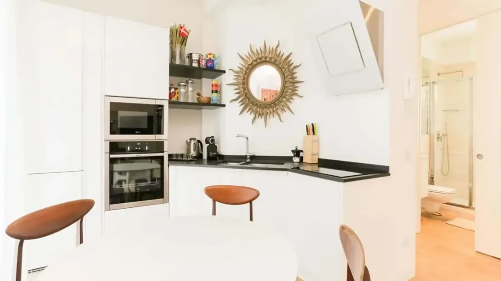 Köök - Modern Studio with Balcony in Milan
