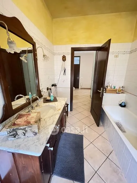 Salles de bain - Spacious Bifamiliar Villa in Gonzaga Centre