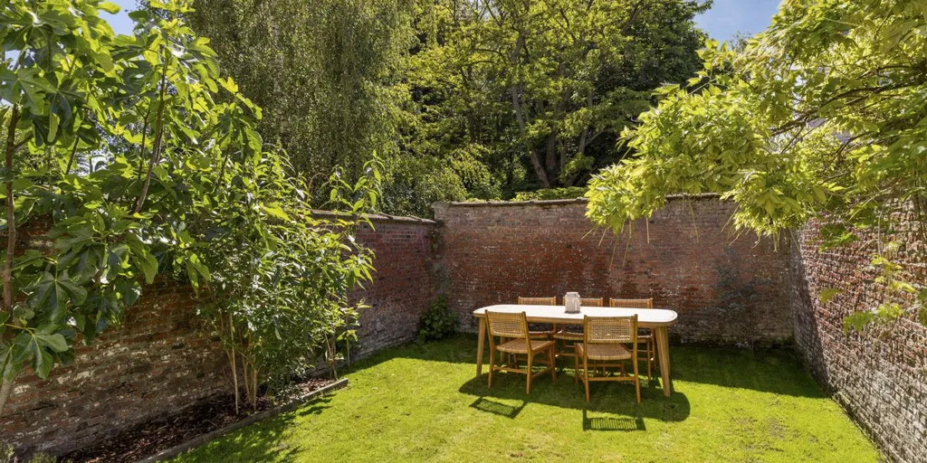 Jardin - Appartement Rénové avec Terrasse à Antwerpen