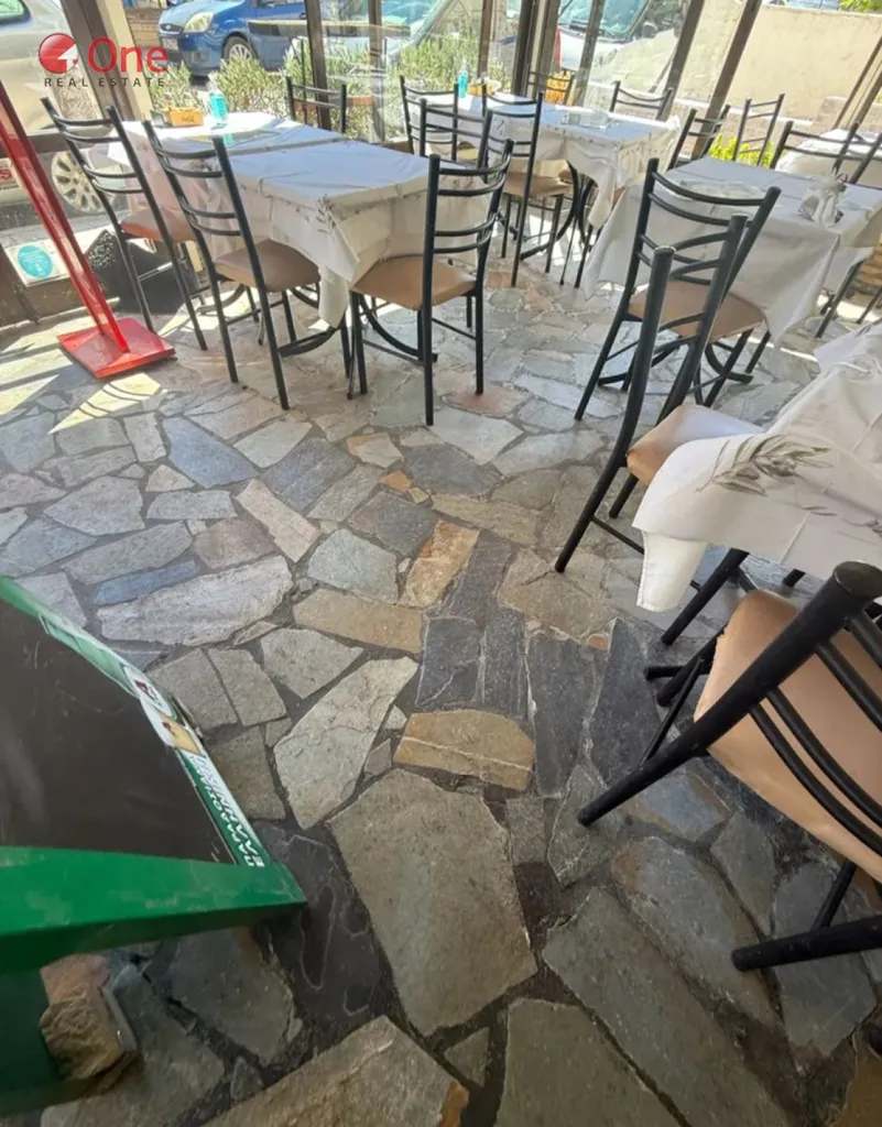 Terrazza - Shop with East-Midday View in Peristeri Centre