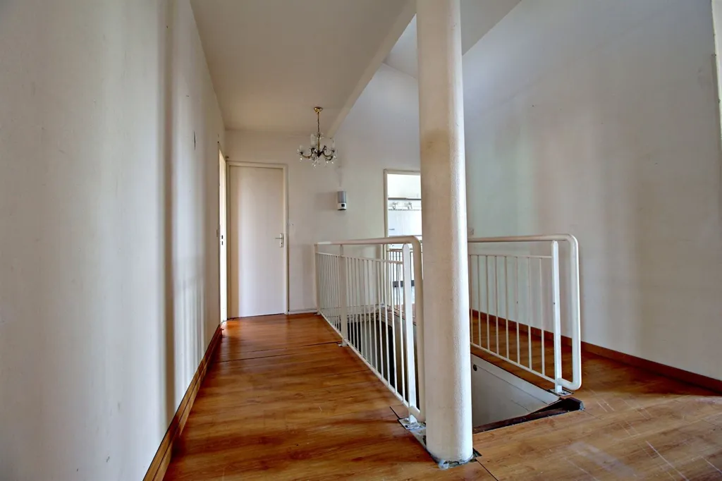 Pièces - Duplex Lumineux avec Terrasse au Dernier Étage à Cergy