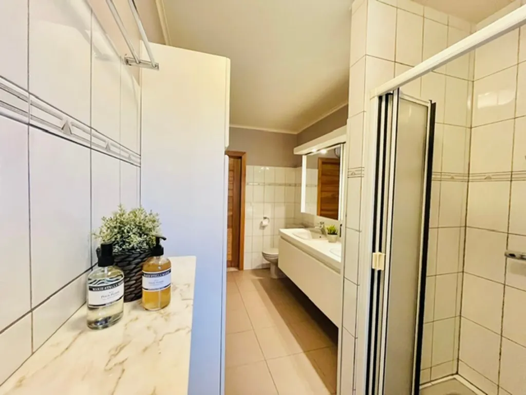 Vannitoad - Spacious House with Garden in Aalter