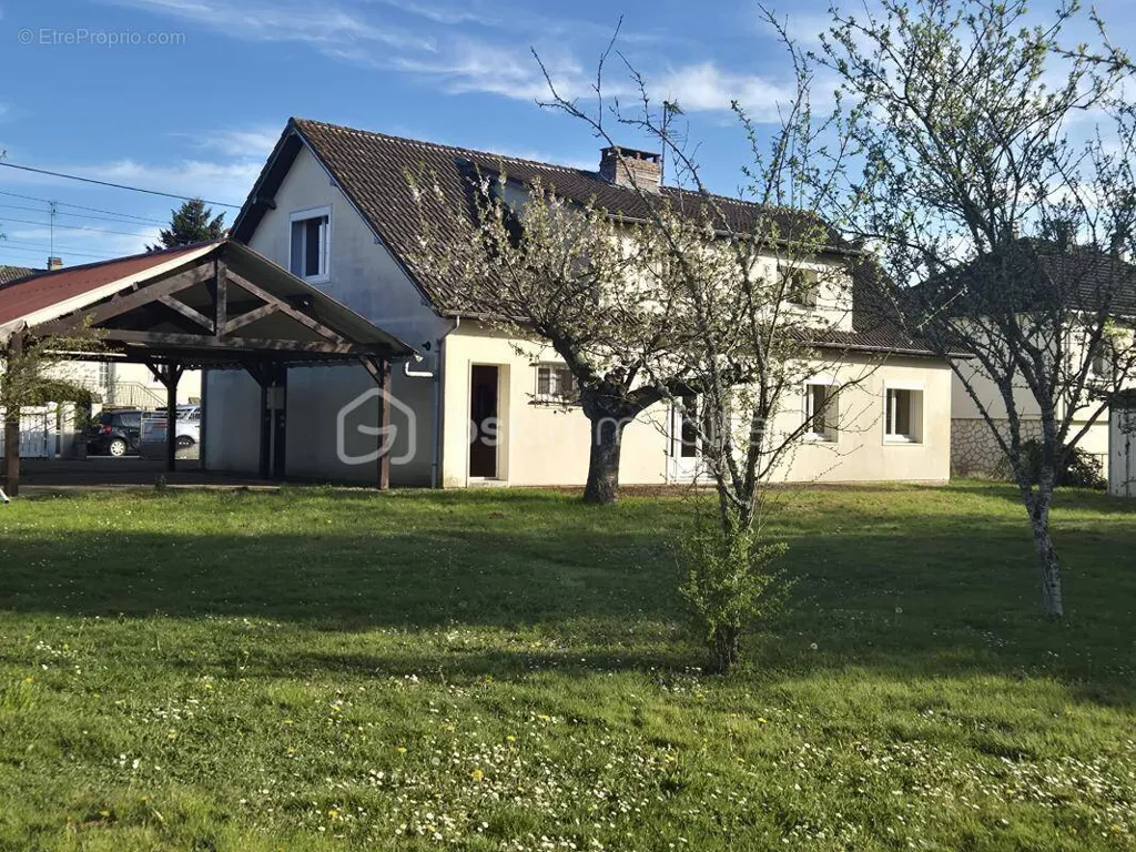Extérieur - Maison de Plain-Pied avec Balcon dans le Quartier Calme de Gien