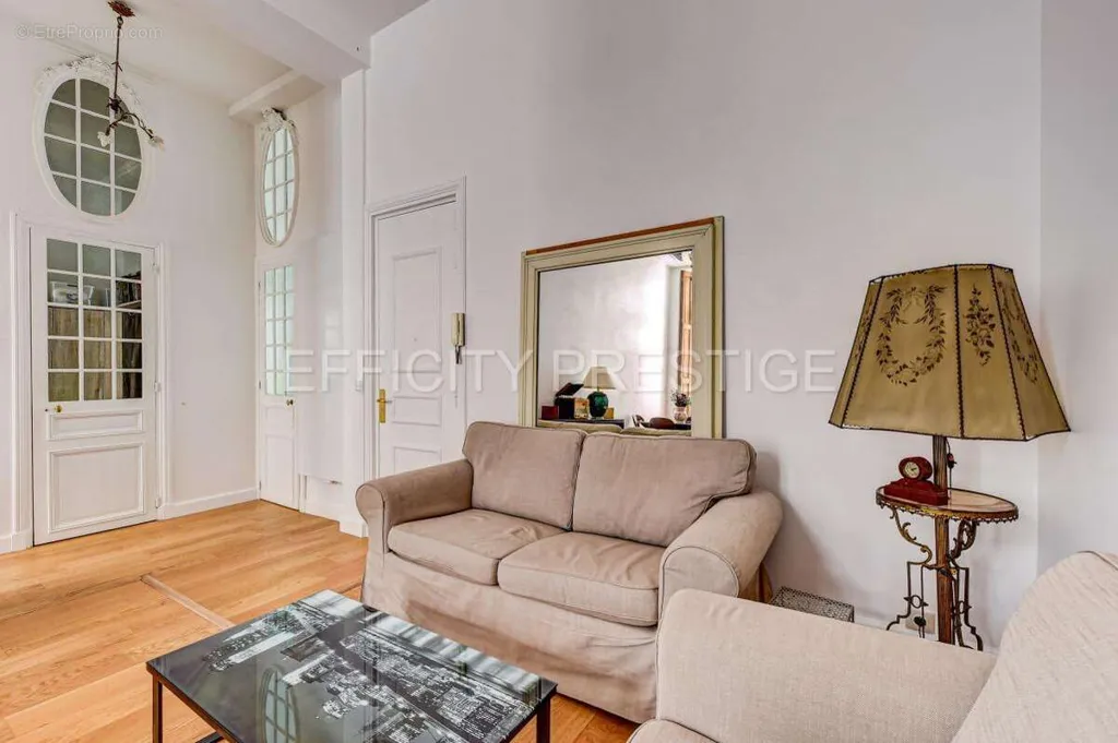 Soggiorno - 5-Piece Parisian Flat with High Ceilings