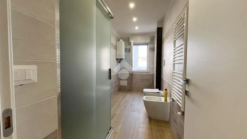 Salles de bain - Bright 3-Room Apartment with Balcony in San Severo