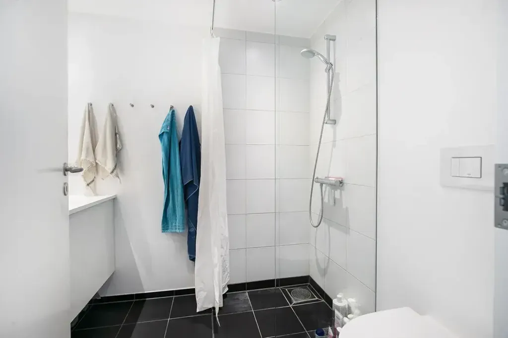 Vannitoad - 4-Bed Apartment with Balcony in Bryggerhaven