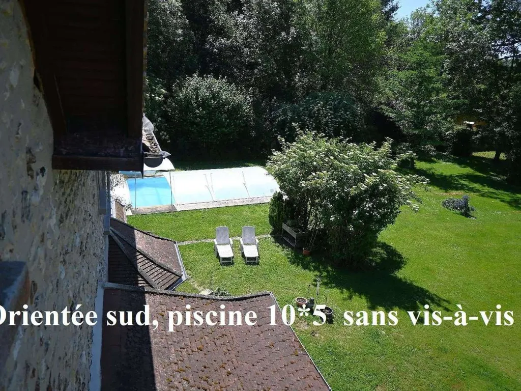 Piscine - Maison Charmante avec Jardin et Piscine à Ménilles