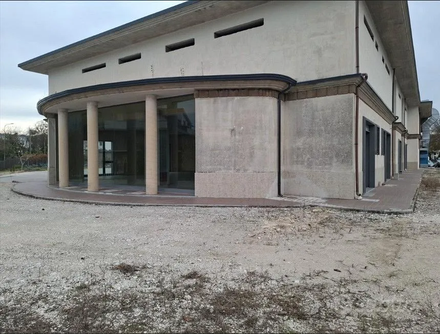 Extérieur - Commercial Space with High Visibility in Montesarchio