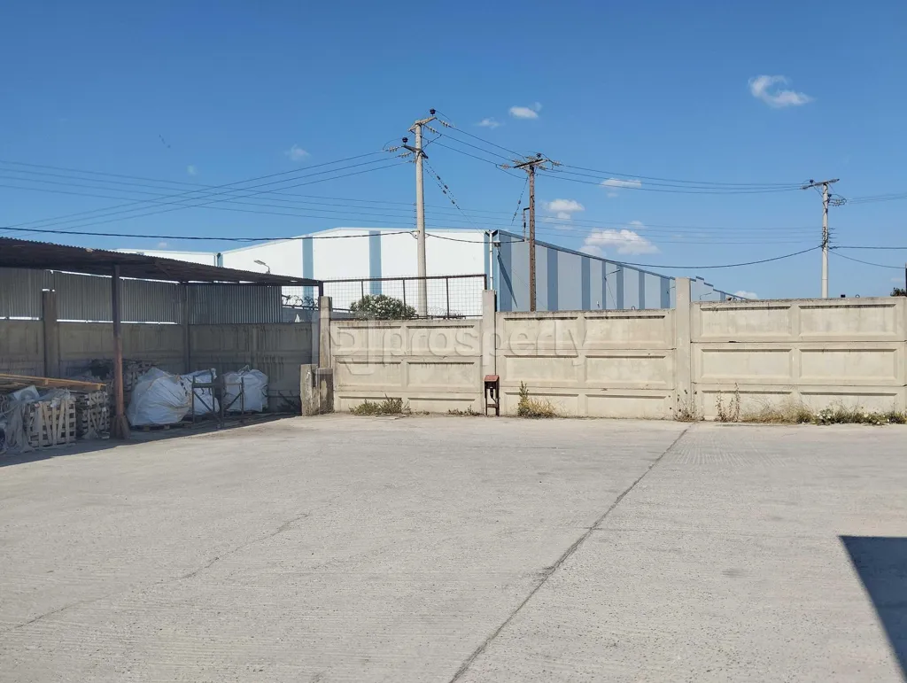 Välivaade - Industrial Building with Loading Ramps in Aspropyrgos