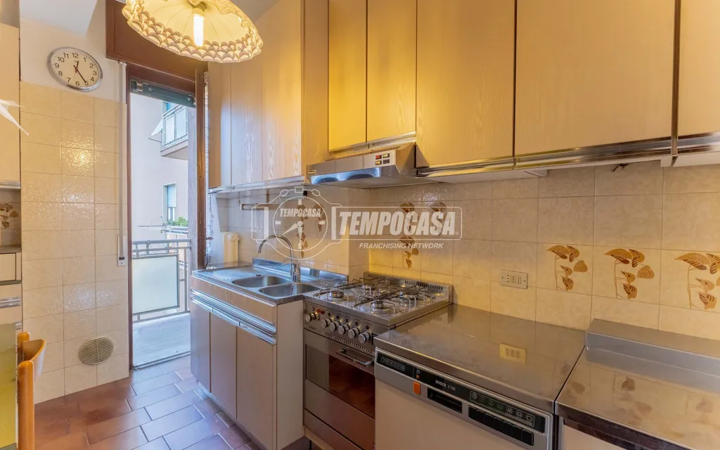 Cuisine - Bright Bilocale with Balcony in Milan