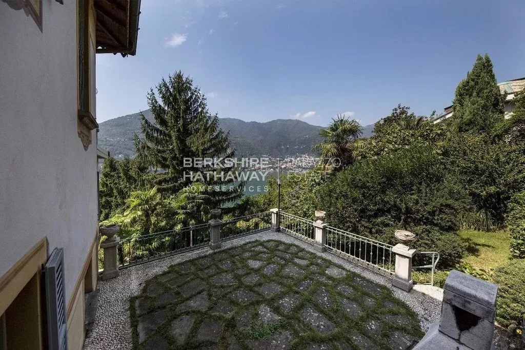 Terrass - Luxury Villa with Lake View in Dizzasco