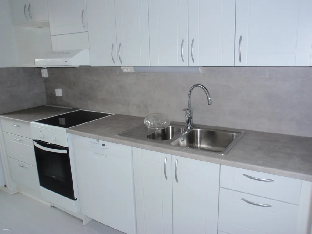 Cuisine - Modernised Flat with Garden Access in Imatrankoski