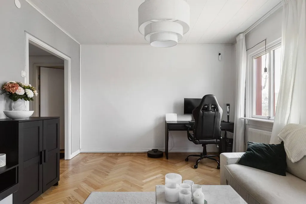 Séjour - Renovated Two-Bedroom Flat with West View in Surte