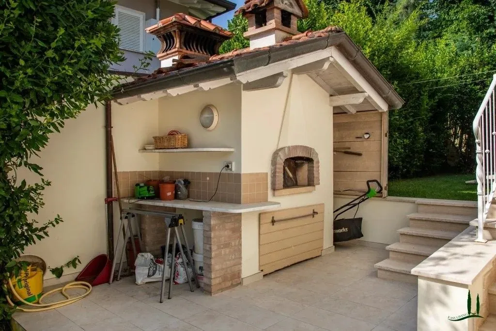 Terrace - Luxury Villa with Pool in Pietrasanta