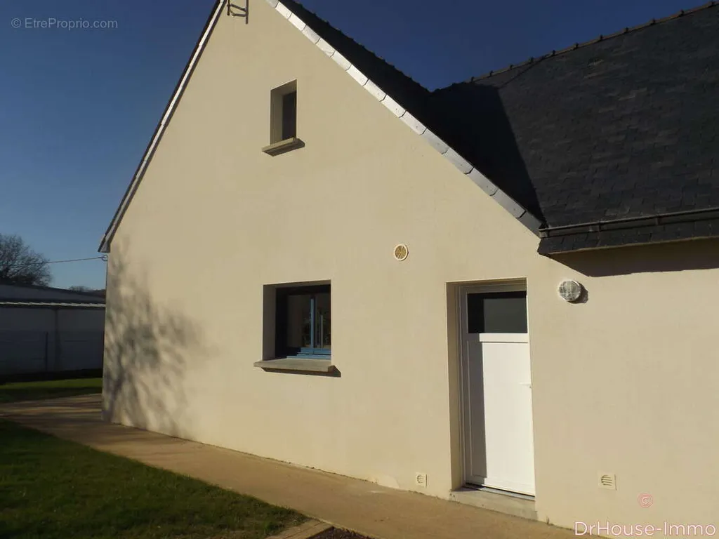 Exterior - Modern House with Garden near Berric Centre