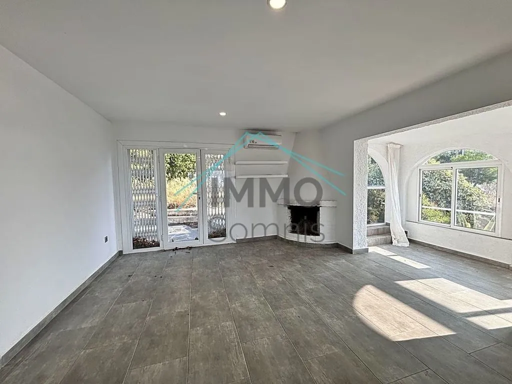 Séjour - Renovated Villa with Views in Roses