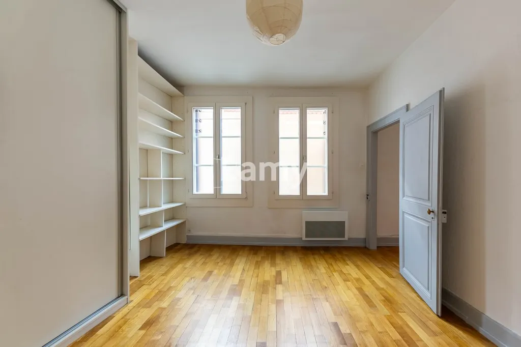 Stanze - Two-Bedroom Apartment with Intercom in Nice