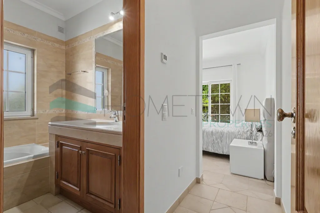 Bagni - 5-Bed Villa with Pool in Vila Sol, Loulé