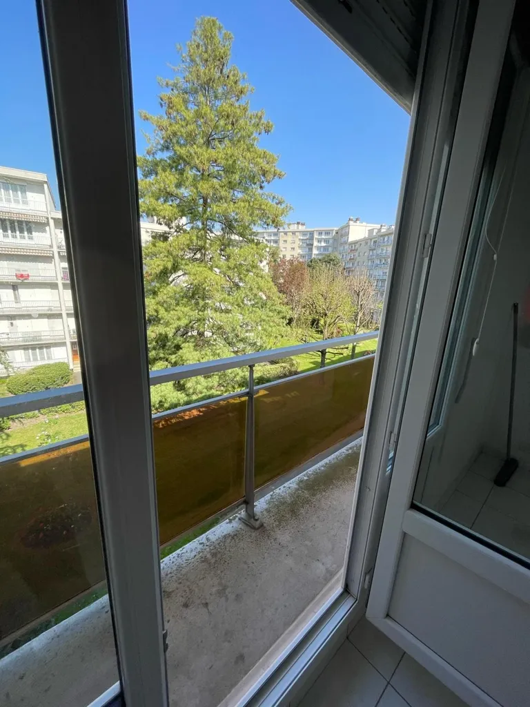 Rõdu - Studio with Balcony in Rosny-sous-Bois