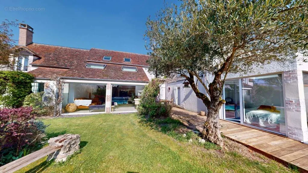 Giardino - Elegant House with Pool in Saint-Denis-En-Val