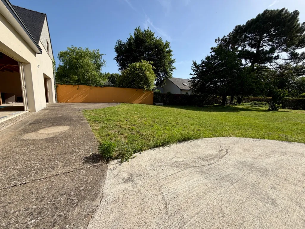 Aed - 10-Piece House with Indoor Pool in Tiercé