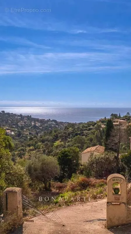 Aed - Viabilised Plot with Sea View in Les Issambres