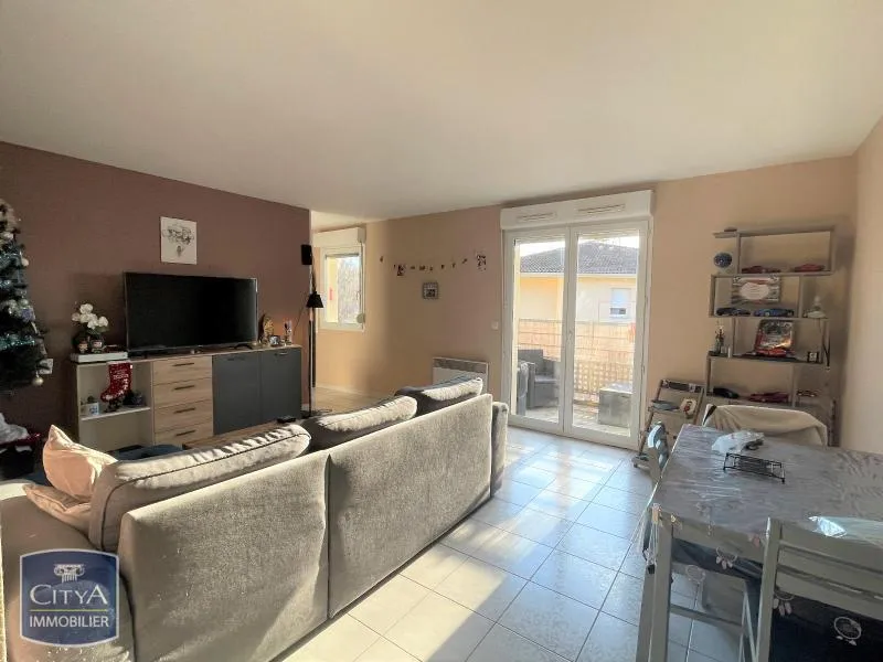 Séjour - Appartement avec Balcon et Parking à Sorgues