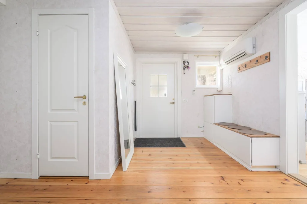 Esik - Charming Villa by the Stream in Björkom