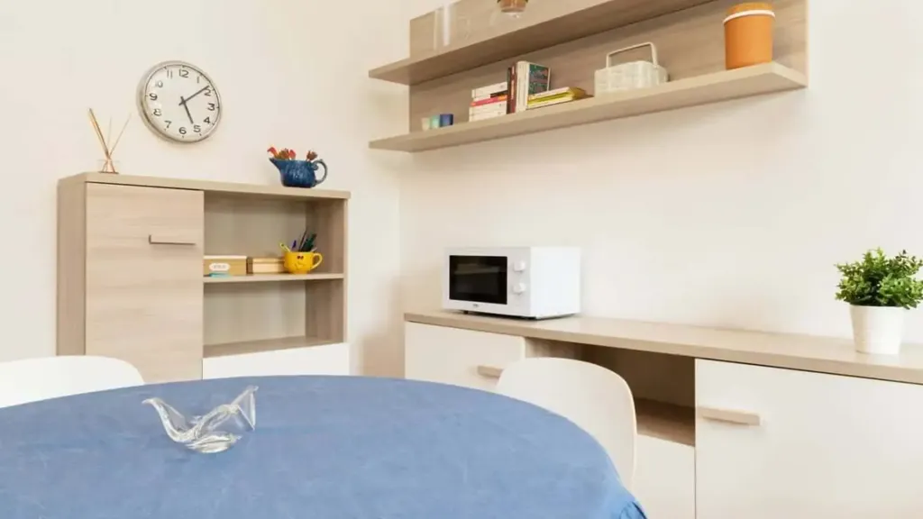 Söögituba - One-Bedroom Apartment with Central Heating in Milan