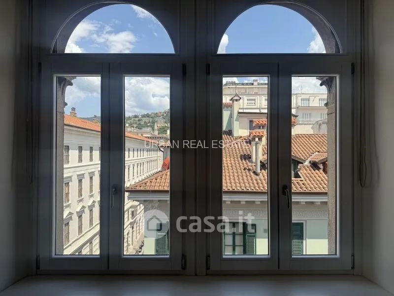 Pièces - Rented Apartment with Veranda in Trieste