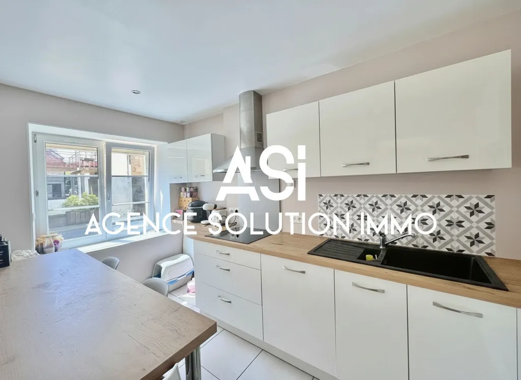 Köök - Charming Townhouse with Garden in Commer