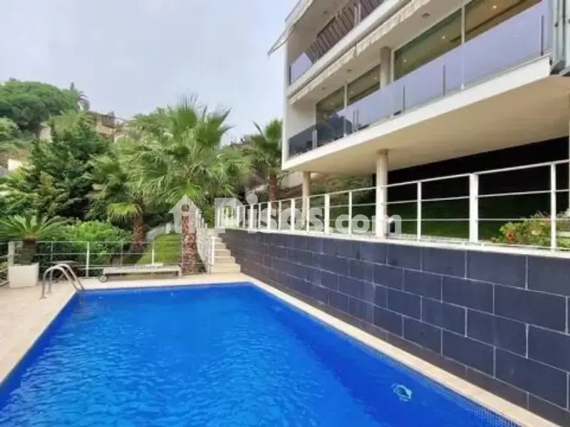 Piscine - Villa with Pool on Avinguda del Mediterrani