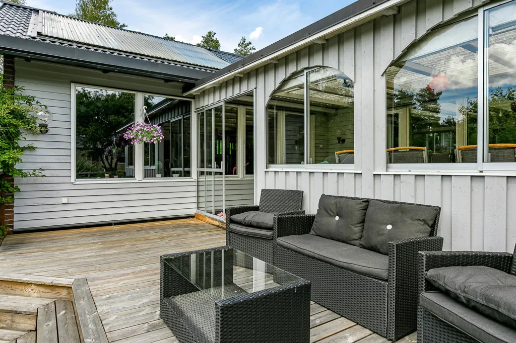 Terrasse - Villa with Indoor Pool and Double Garage