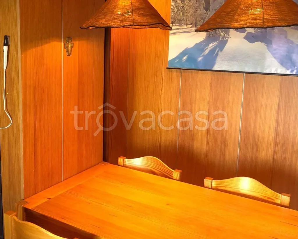 Sala da pranzo - Armed Apartment with Balcony in Saint Gree, Viola