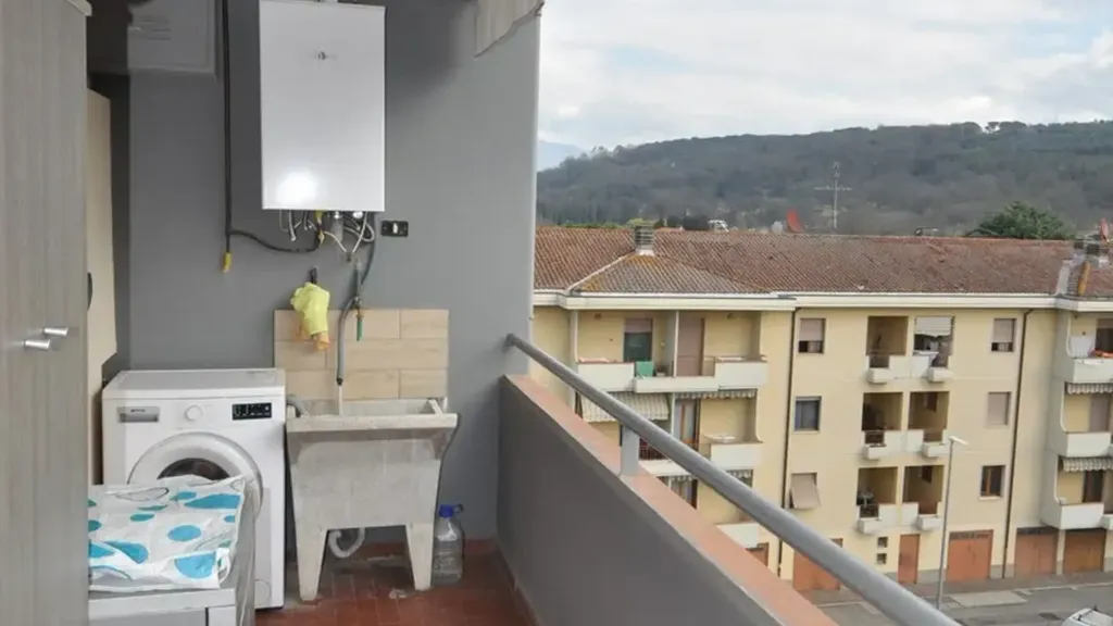 Rõdu - Apartment with Balcony in Montevarchi