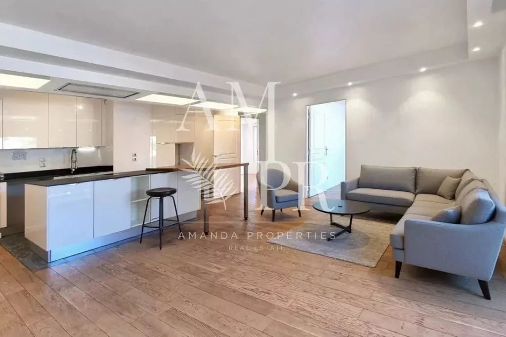 Séjour - Duplex avec Deux Entrées à Cannes