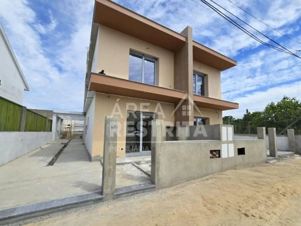 Extérieur - Contemporary Semidetached House in Seixal