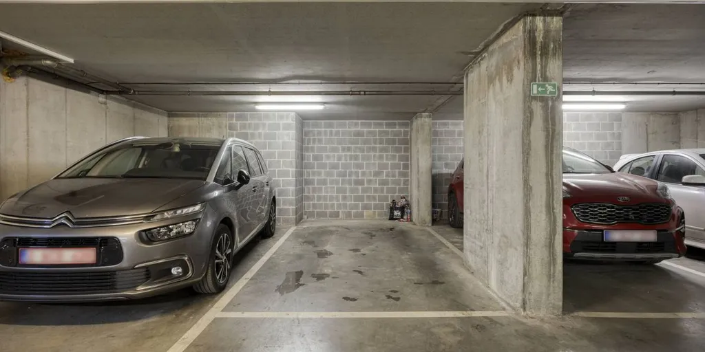 Garage - Appartement avec Terrasse à Jette