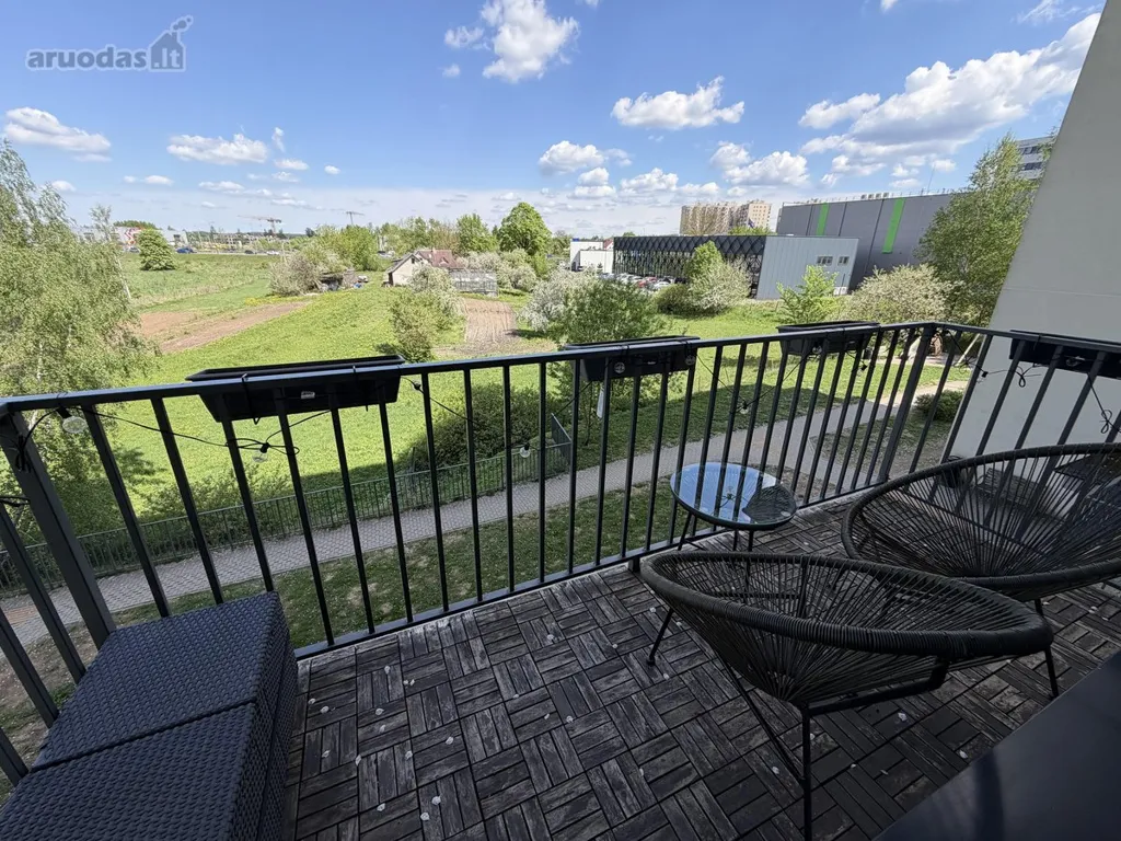 Rõdu - Three-Bedroom Flat with Balcony in Pašilaičiai
