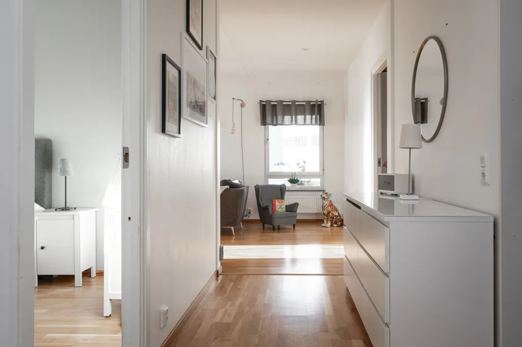 Hallway - Apartment with Balcony in Segeltorp, Stockholm