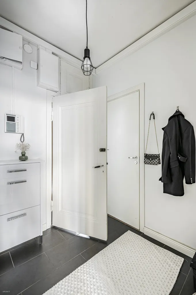 Entrée - Bright Apartment with High Ceilings in Etu-Töölö
