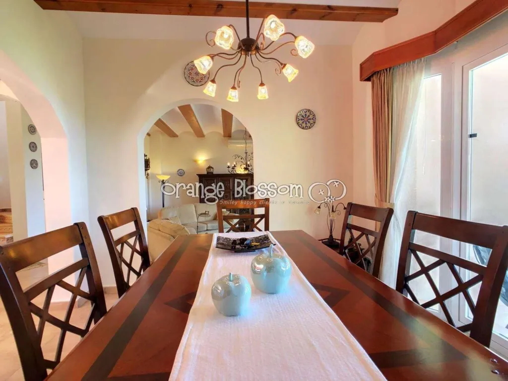 Söögituba - Detached Villa with Sea Views in Ador