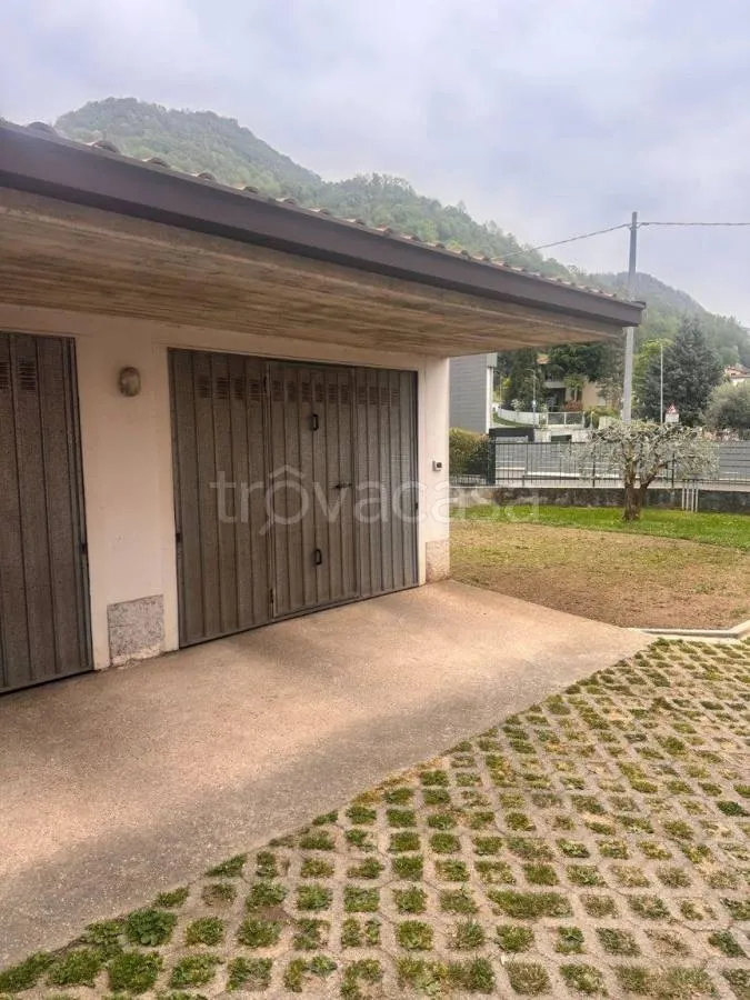 Exterior - Two-Unit Apartment with Private Garden in Calolziocorte