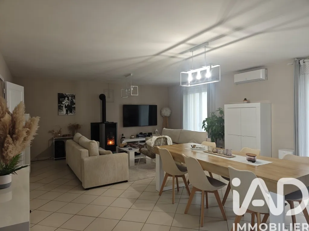 Söögituba - Contemporary Villa with Pool in Avant-lès-Marcilly