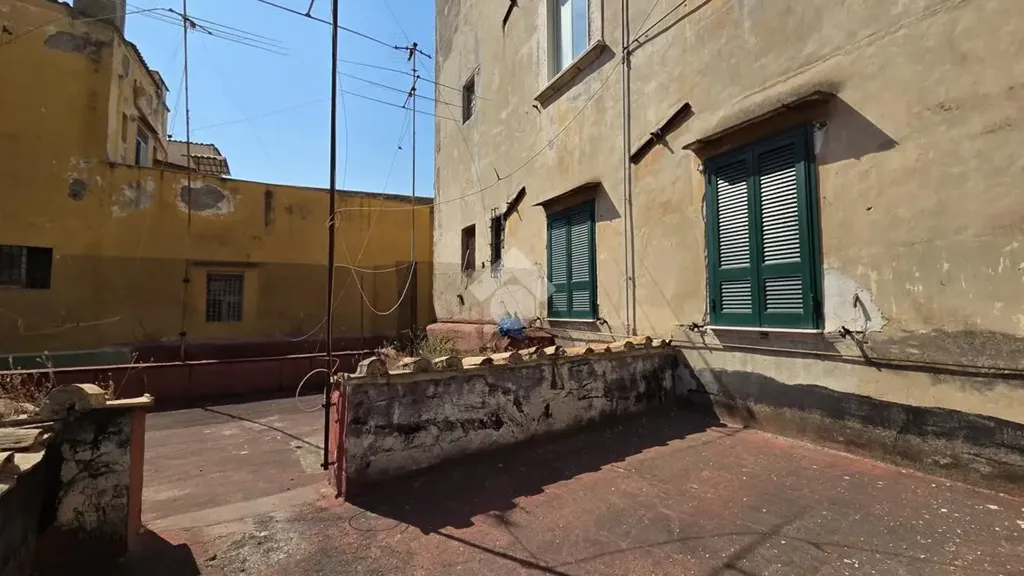 Jardin - Three-Bedroom Apartment with Terrace in Naples