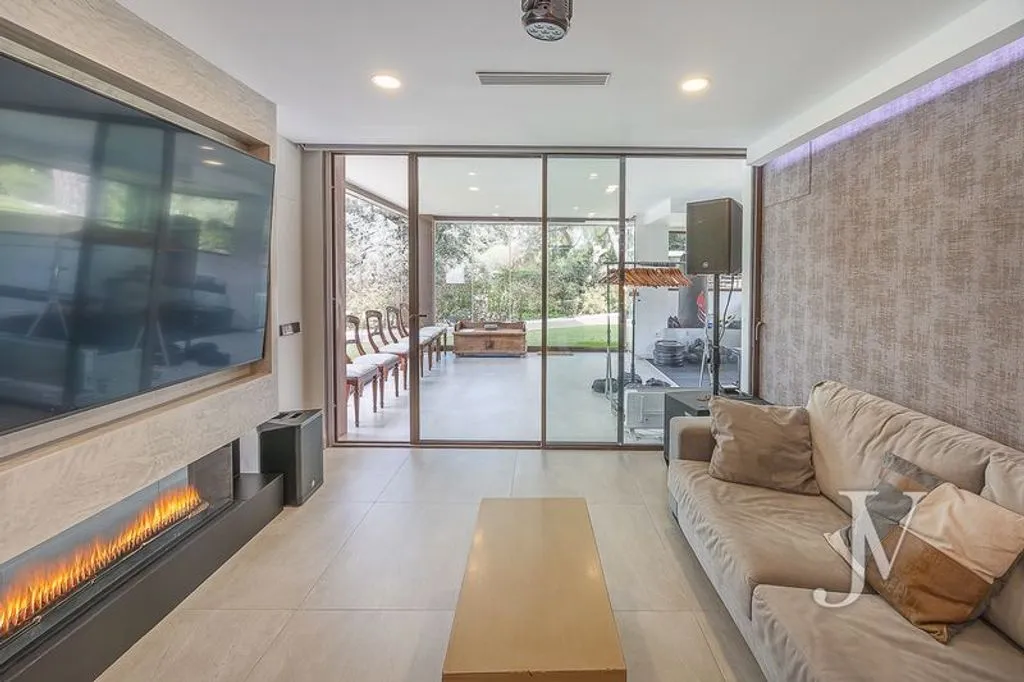 Elutuba - Luxury Villa with Pool in Montealina, Madrid
