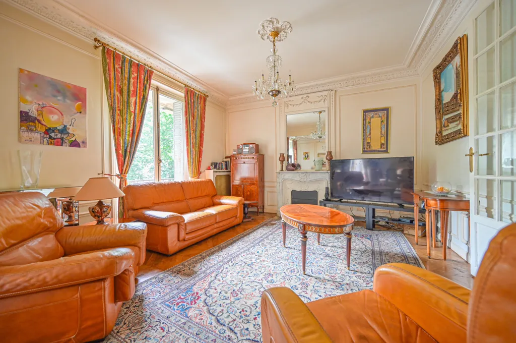 Séjour - Appartement Haussmannien avec Balcon Sud à Paris 11ème