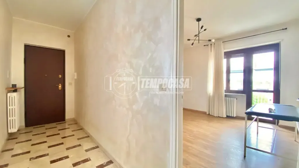 Esik - Apartment with Terrace in Piazza Castello, Ciriè