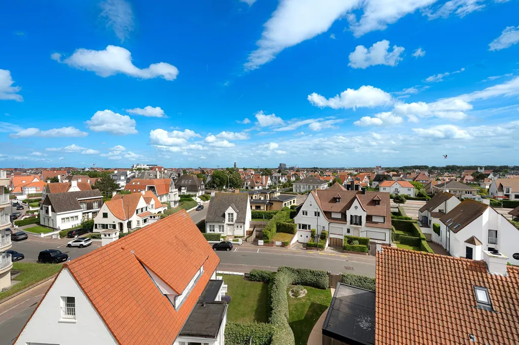 Vue aérienne - Penthouse Ensoleillé avec Terrasses à Knokke